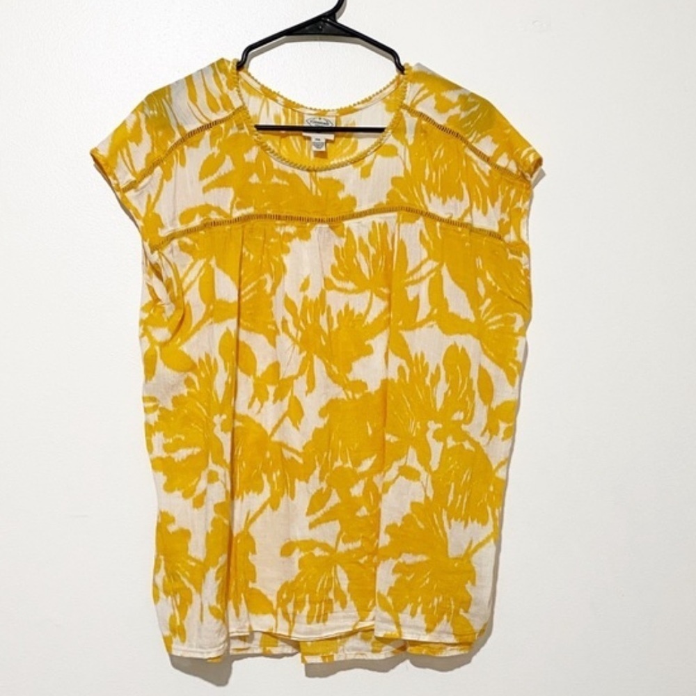 St. John’s Bay yellow and white tropical blouse. Oversized and flowy